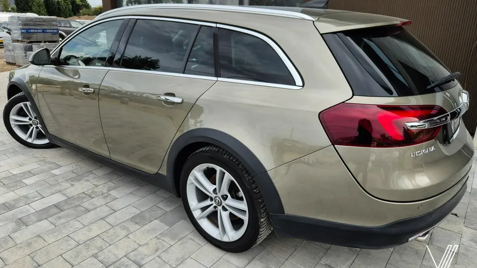 OPEL Insignia -