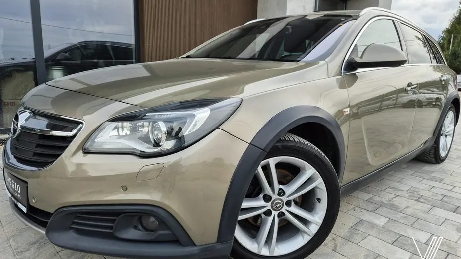 OPEL Insignia -