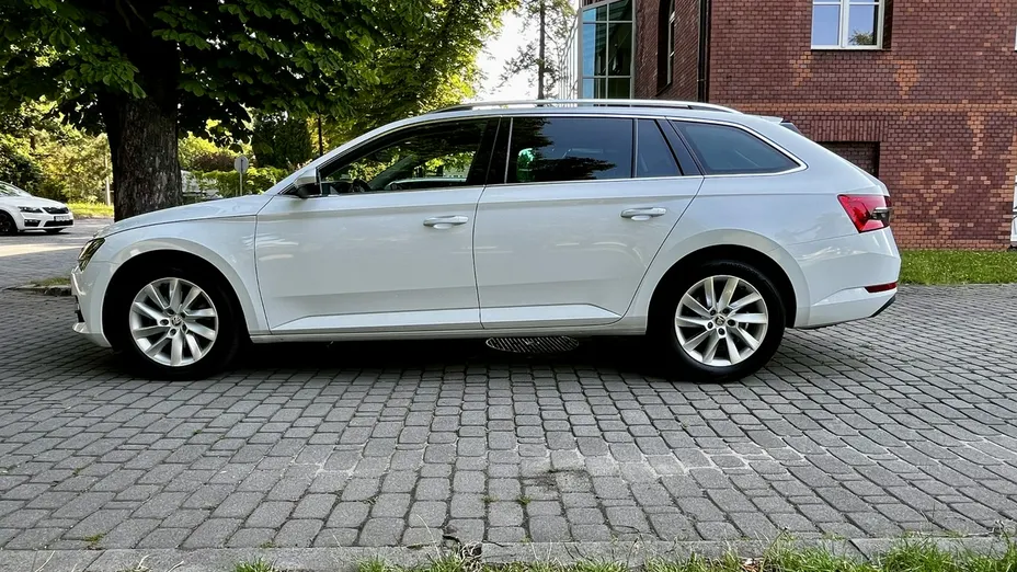 SKODA Superb -