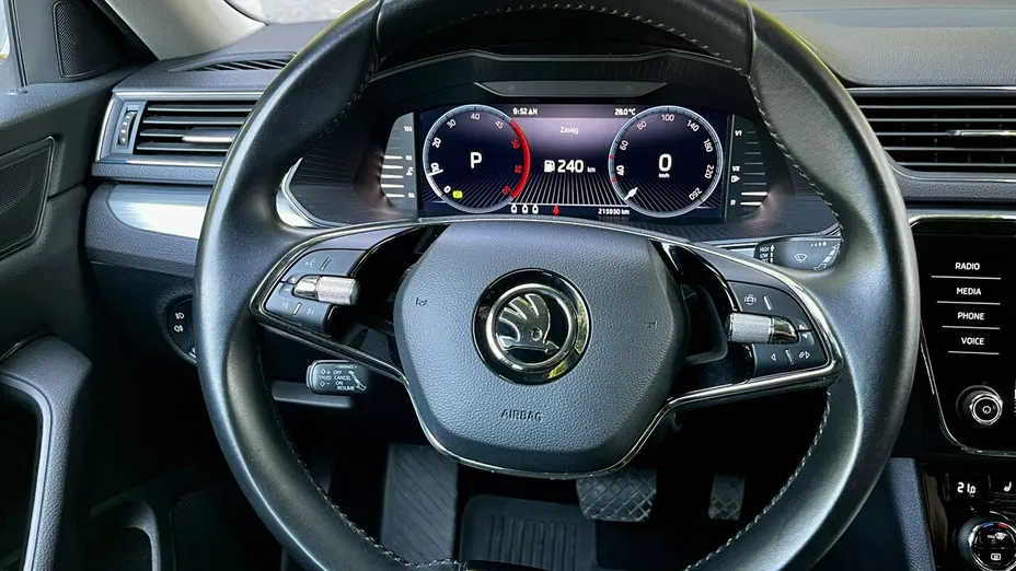 SKODA Superb -