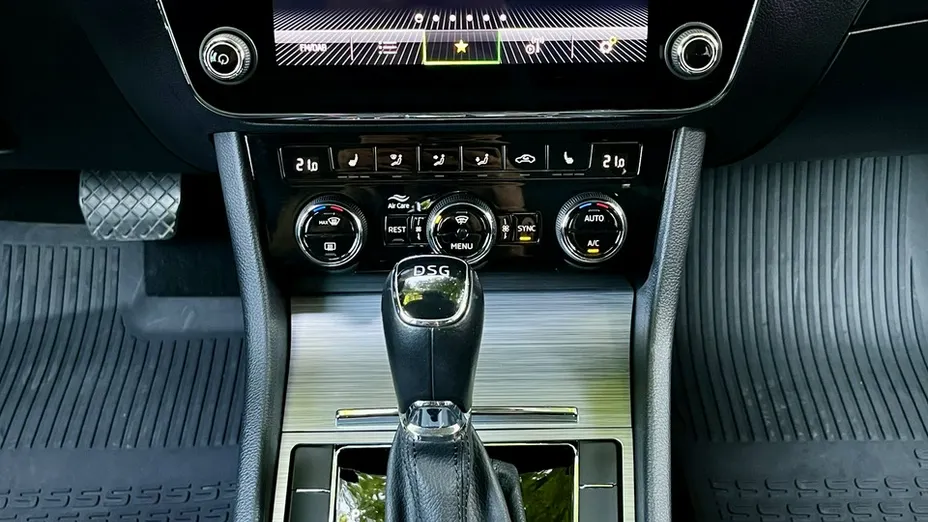 SKODA Superb -
