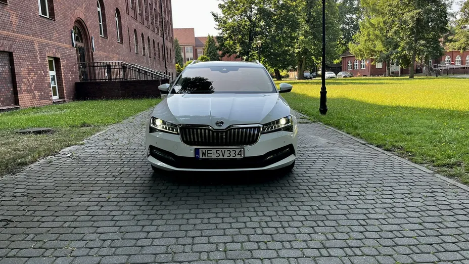 SKODA Superb -