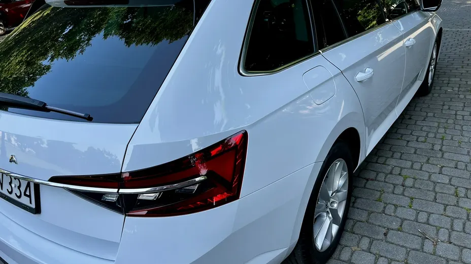 SKODA Superb -