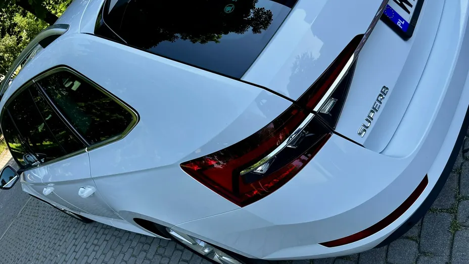 SKODA Superb -