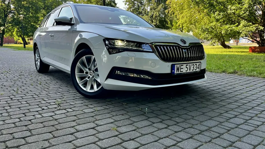 SKODA Superb -