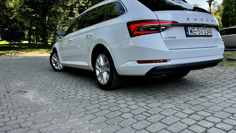 SKODA Superb -