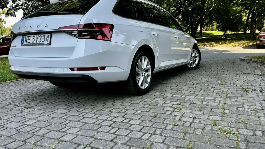 SKODA Superb -