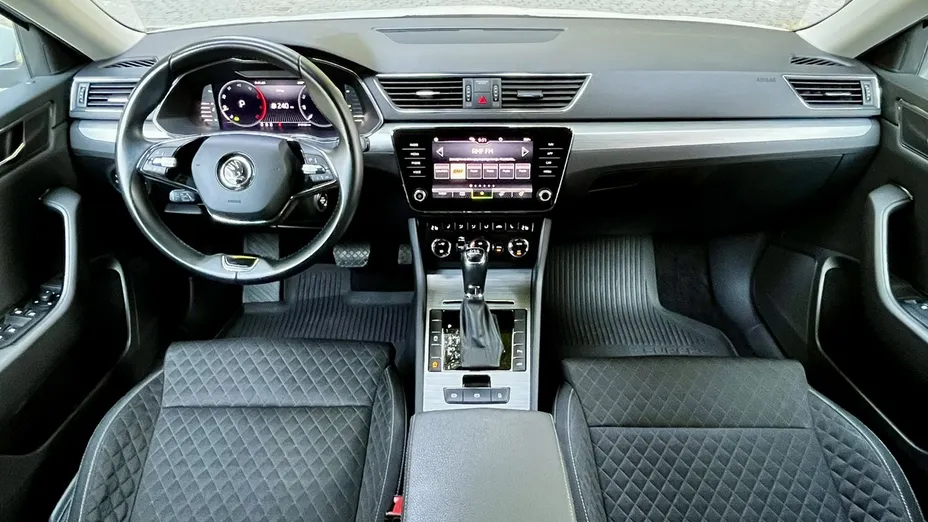 SKODA Superb -