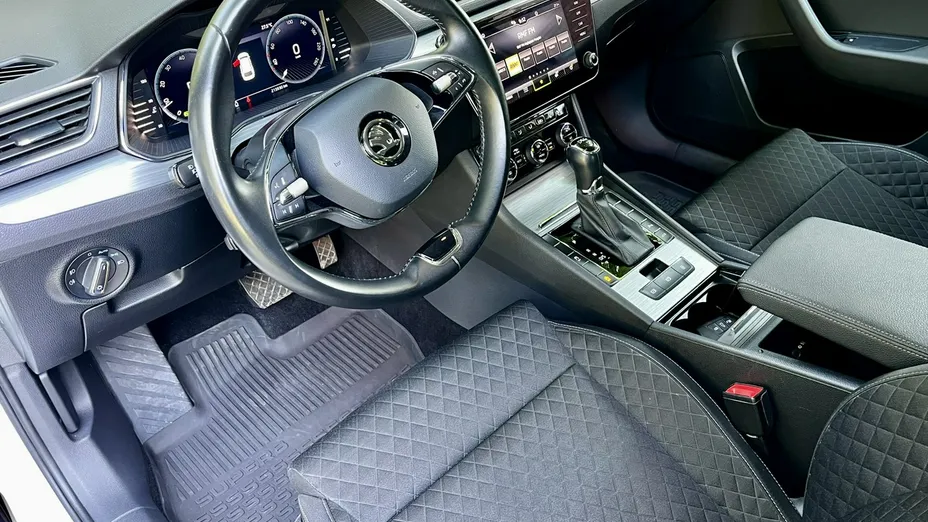 SKODA Superb -