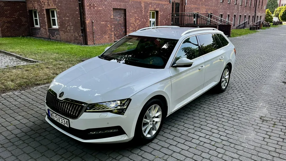 SKODA Superb -