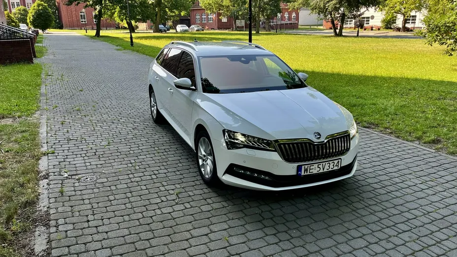 SKODA Superb -