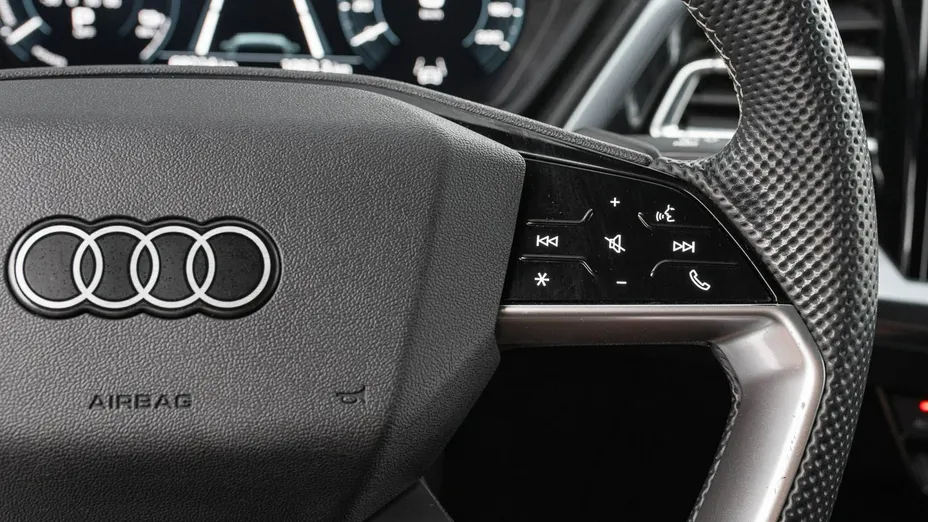 AUDI Q4 Sportback e-tron -