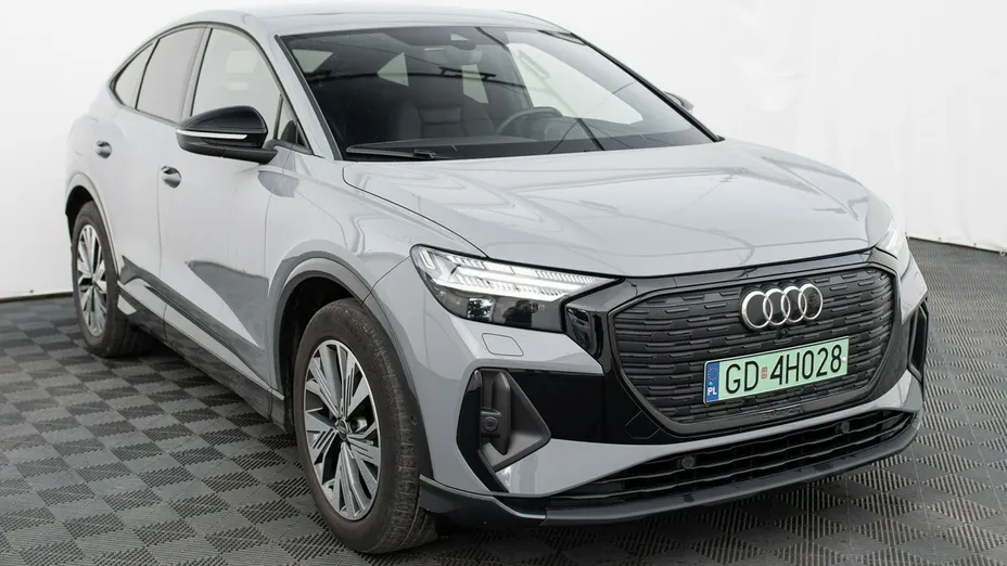 AUDI Q4 Sportback e-tron -