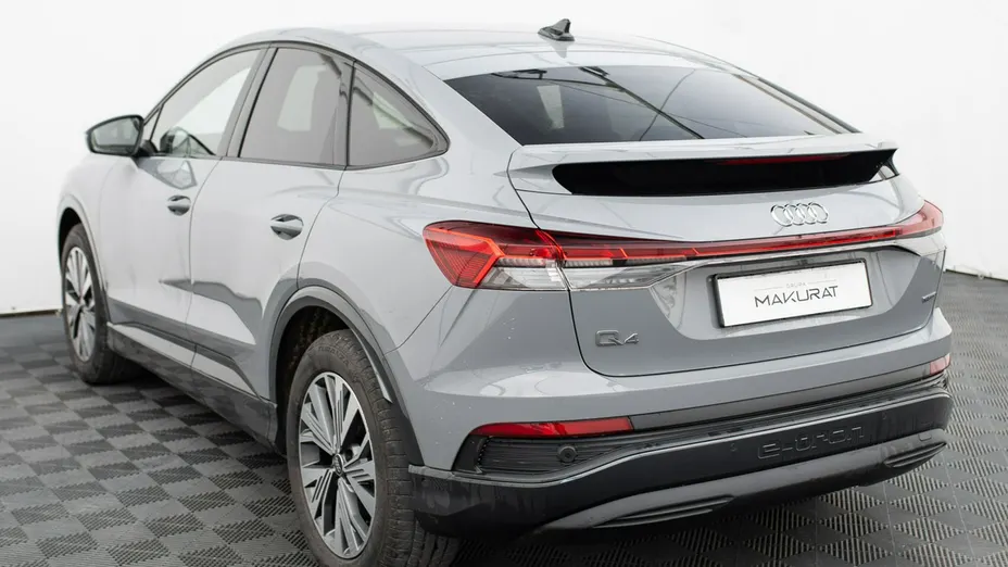 AUDI Q4 Sportback e-tron -