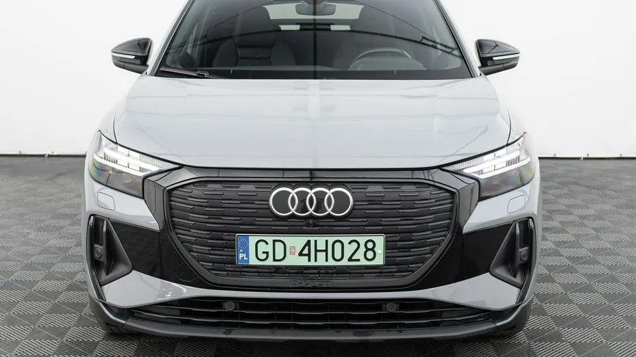 AUDI Q4 Sportback e-tron -