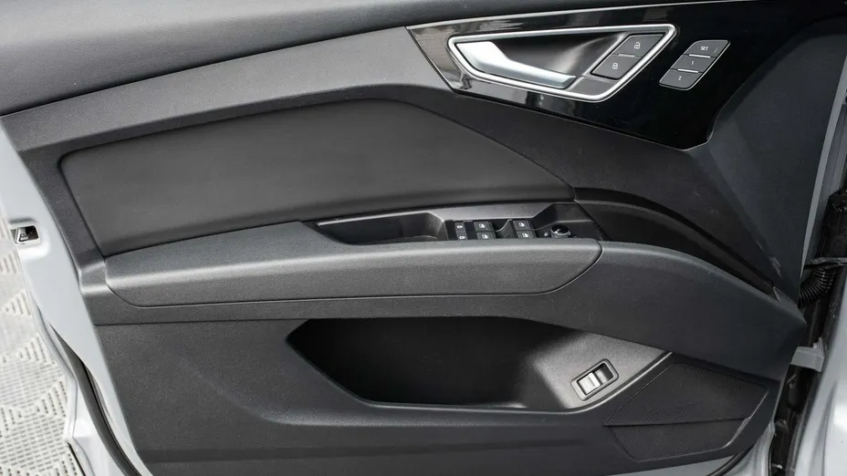 AUDI Q4 Sportback e-tron -