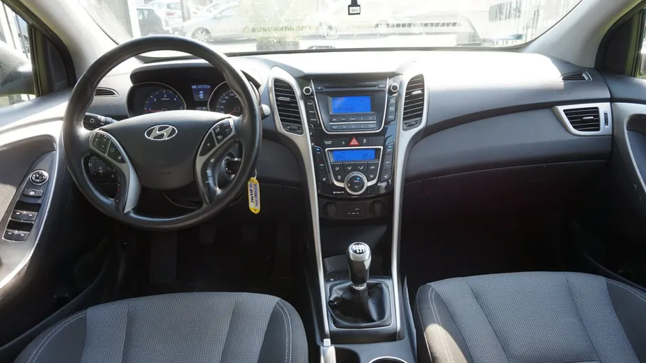 HYUNDAI i30 -
