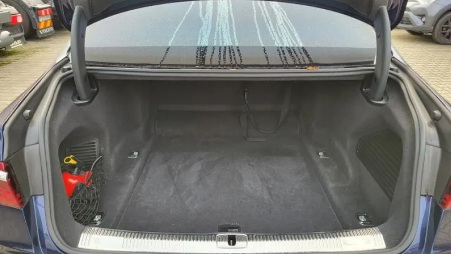 AUDI A8 -