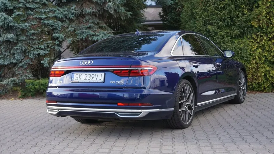 AUDI A8 -