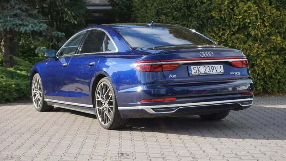 AUDI A8 -