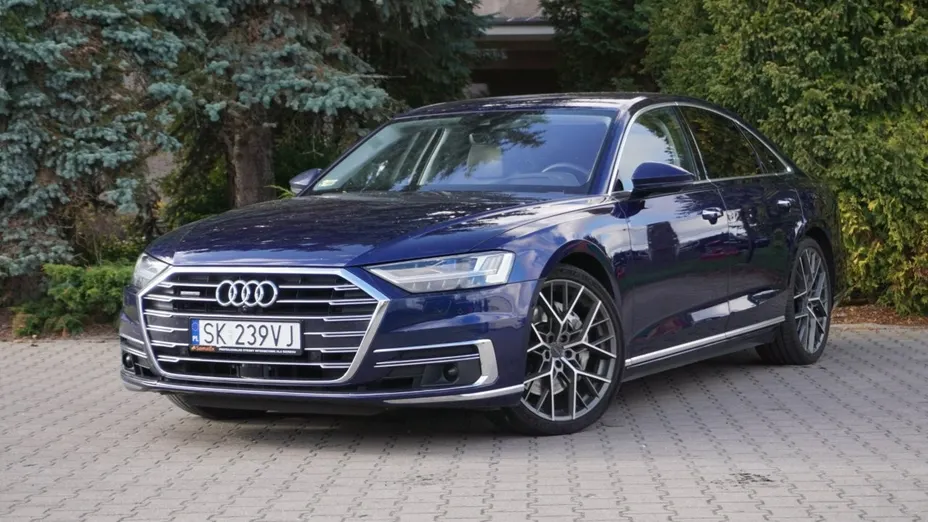 AUDI A8 -