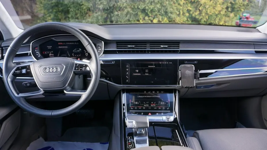 AUDI A8 -