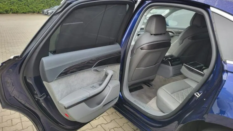 AUDI A8 -
