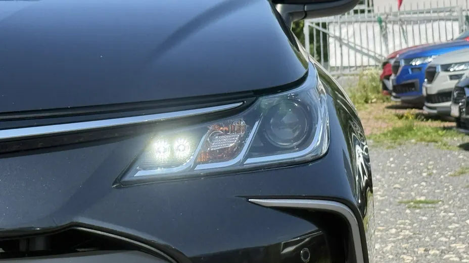 TOYOTA Corolla -