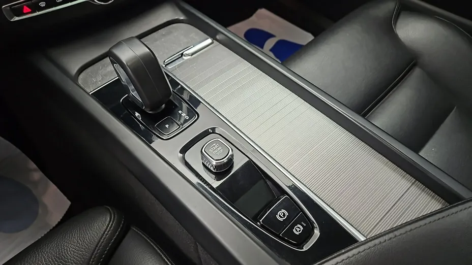 VOLVO XC60 -