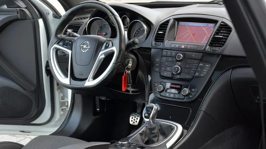 OPEL Insignia -