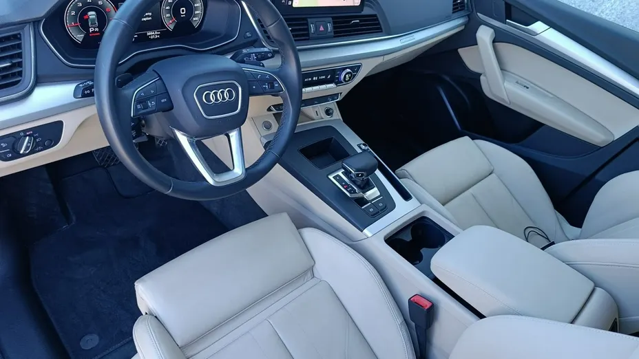 AUDI Q5 -