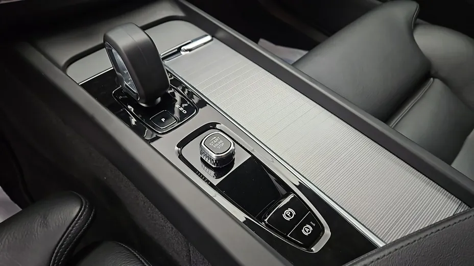 VOLVO XC60 -