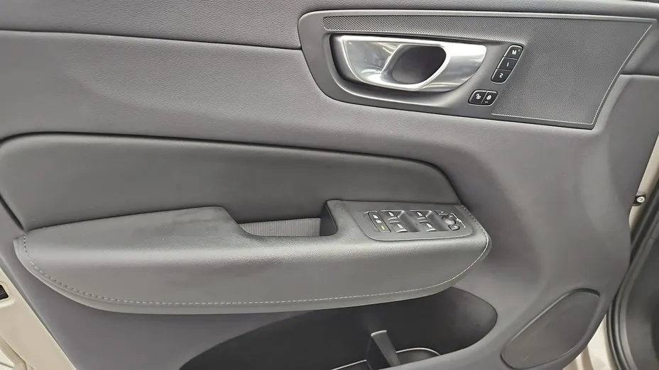 VOLVO XC60 -