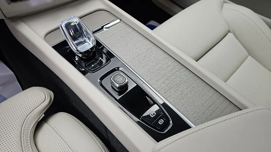 VOLVO XC60 -