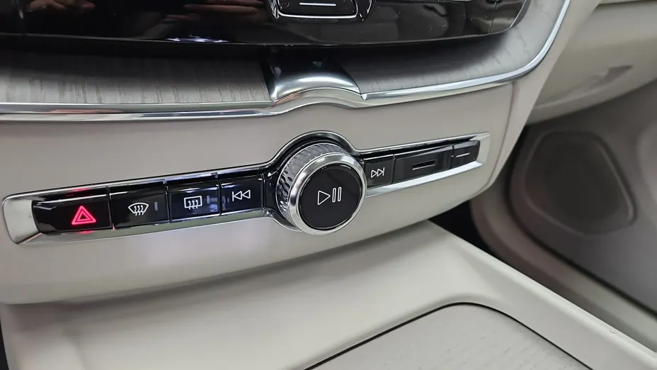 VOLVO XC60 -
