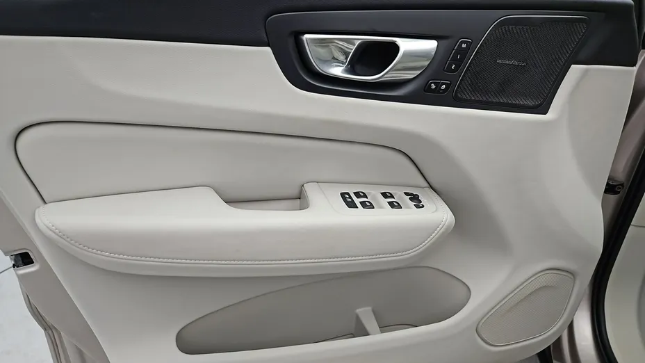 VOLVO XC60 -