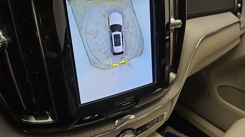 VOLVO XC60 -