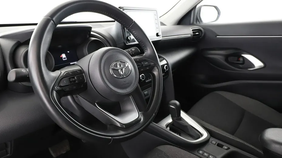 TOYOTA Yaris Cross -