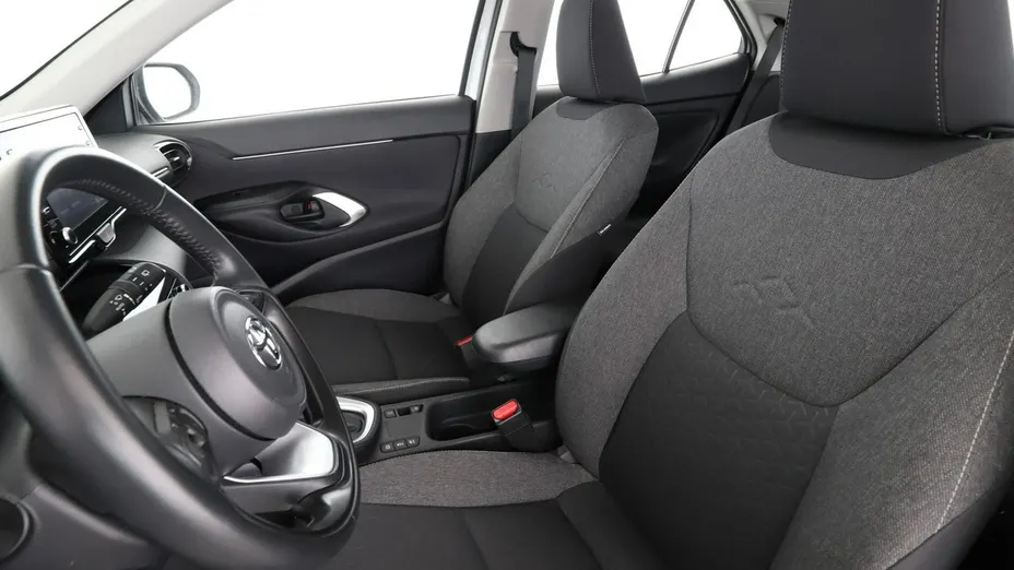 TOYOTA Yaris Cross -