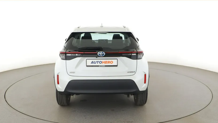 TOYOTA Yaris Cross -