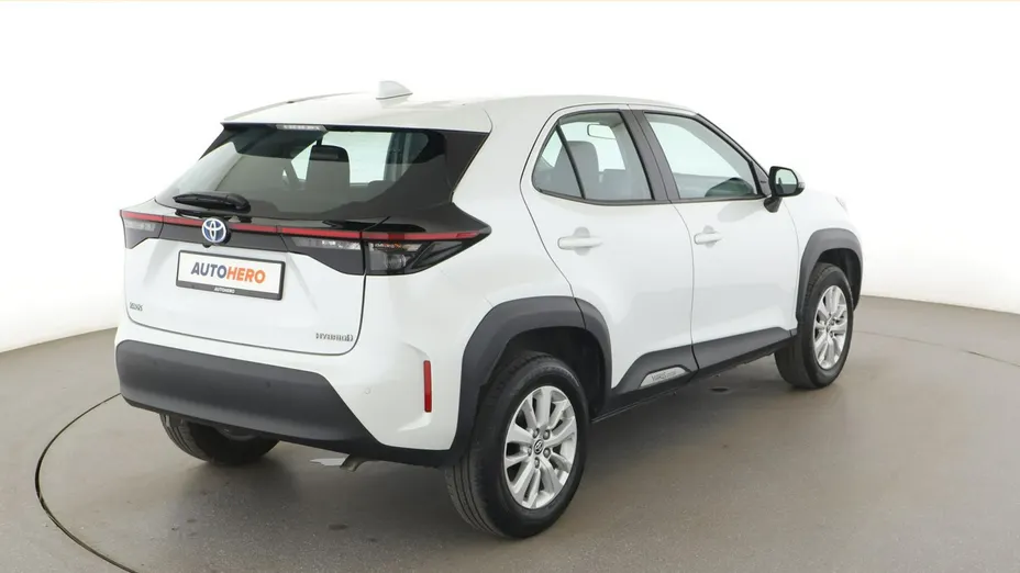 TOYOTA Yaris Cross -