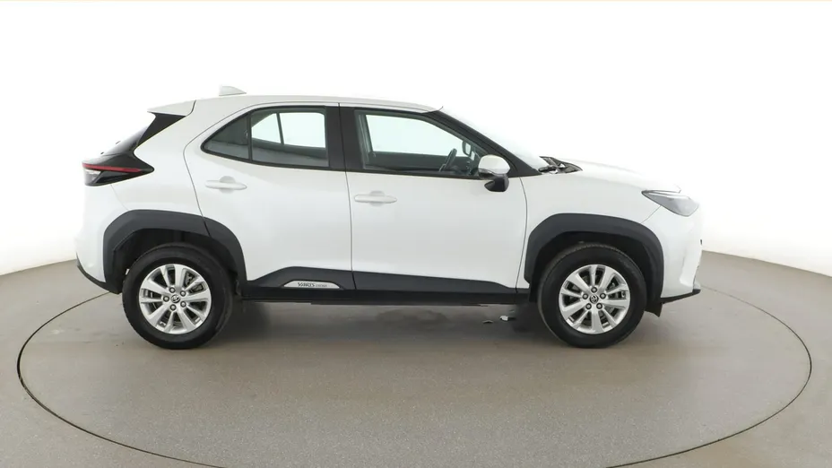 TOYOTA Yaris Cross -