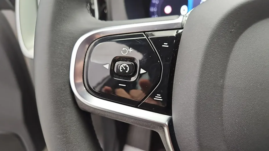 VOLVO XC60 -