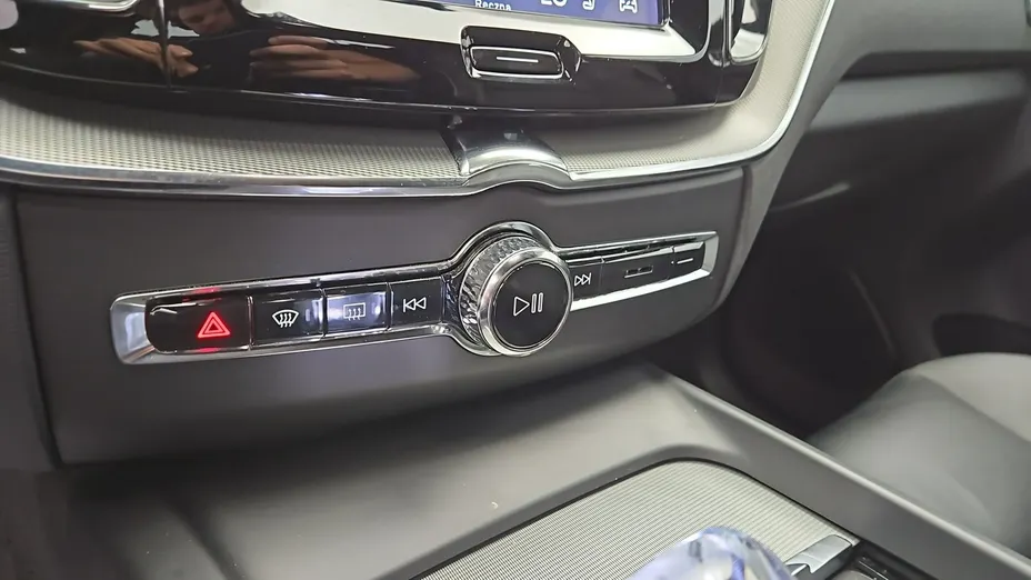 VOLVO XC60 -
