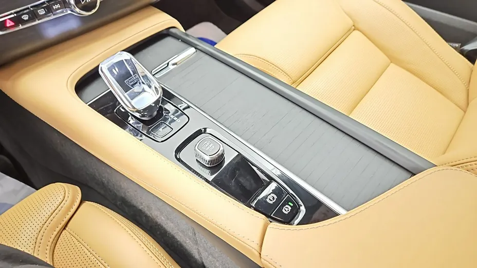 VOLVO XC90 -