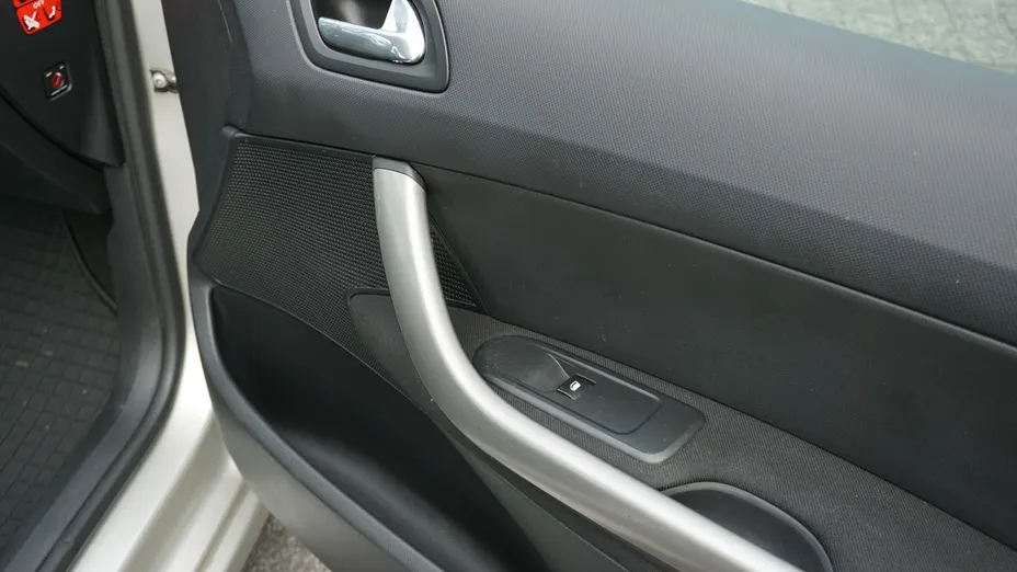 PEUGEOT 308 -