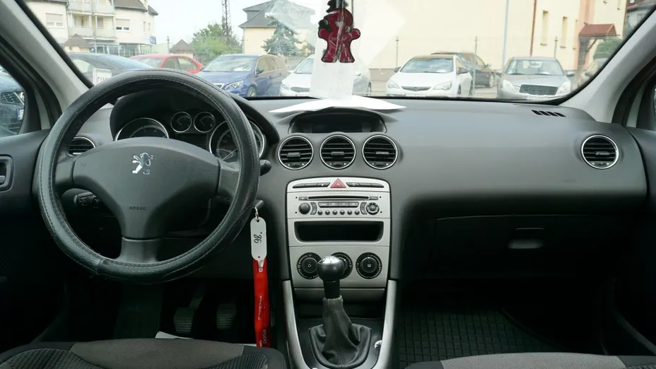 PEUGEOT 308 -