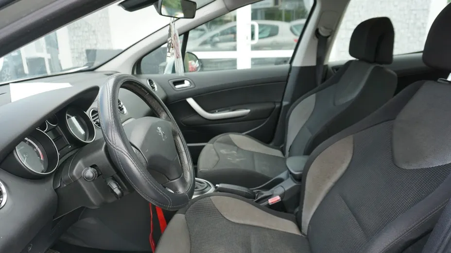 PEUGEOT 308 -