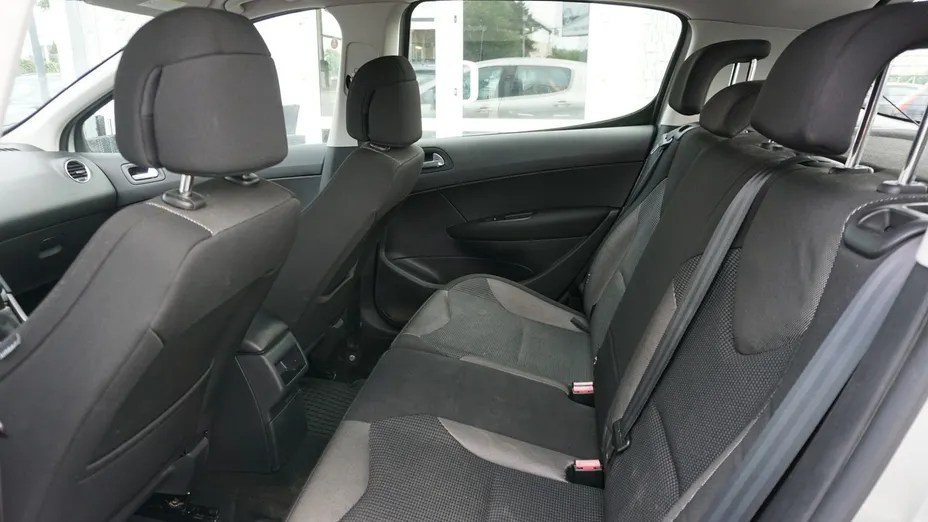 PEUGEOT 308 -