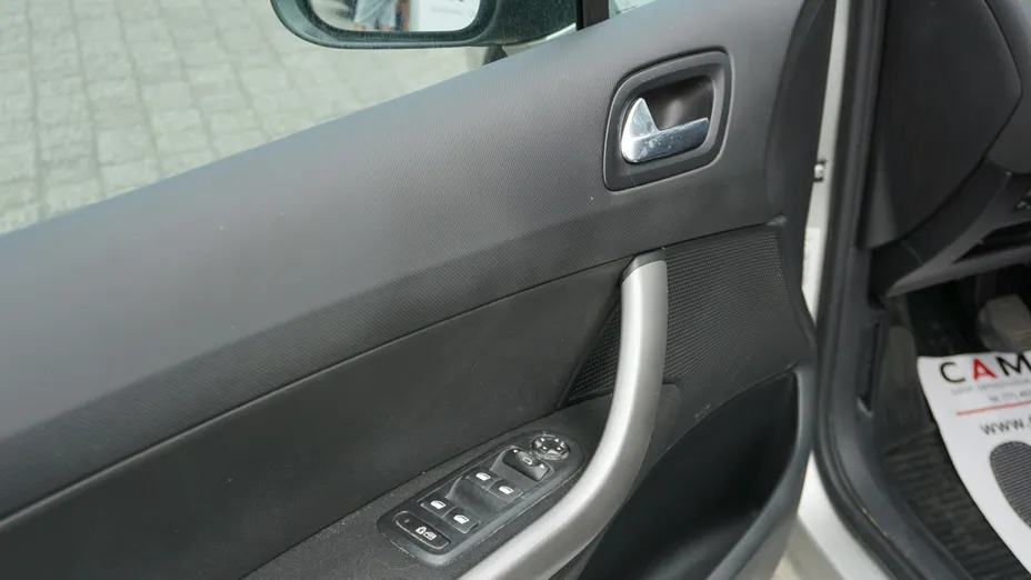 PEUGEOT 308 -